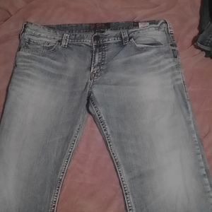 Silver jeans  42x34, the actual measurements on them are 40x30.